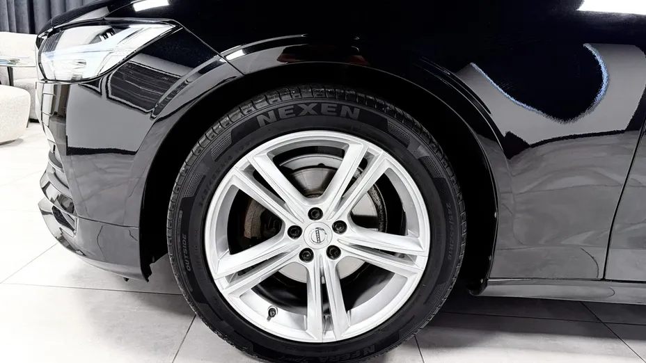 VOLVO V90 -