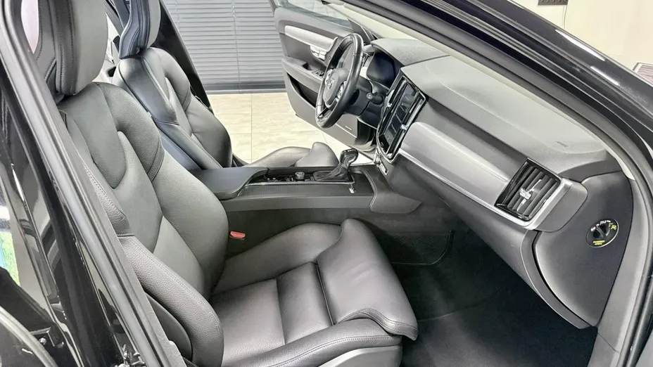 VOLVO V90 -
