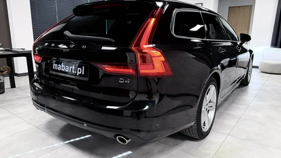 VOLVO V90 -