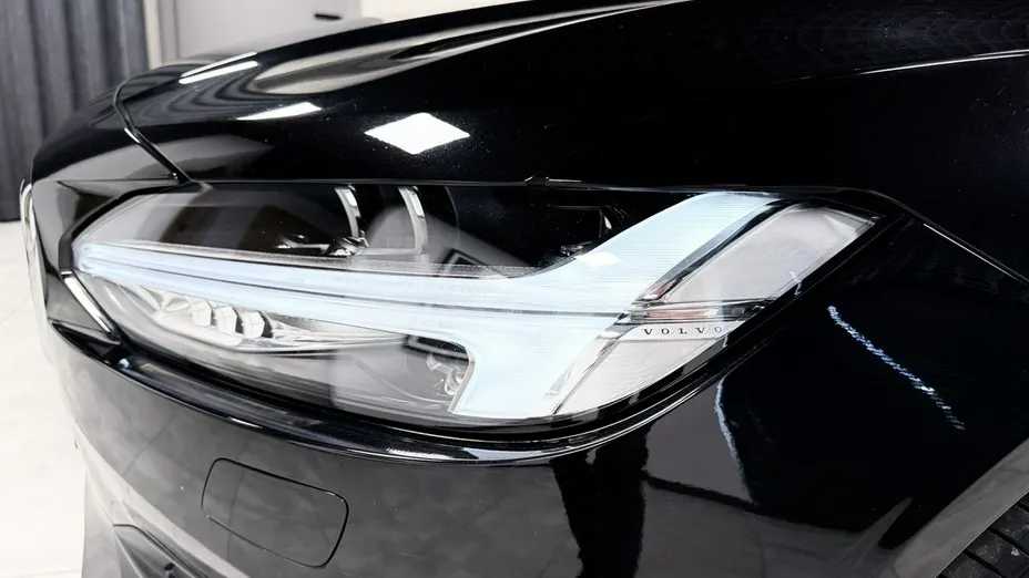 VOLVO V90 -