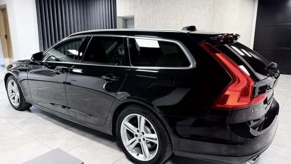 VOLVO V90 -