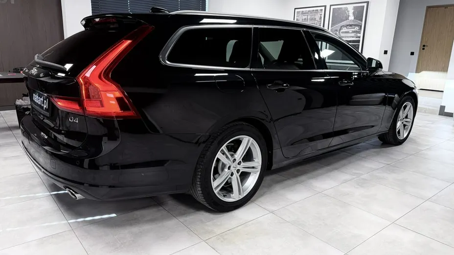 VOLVO V90 -