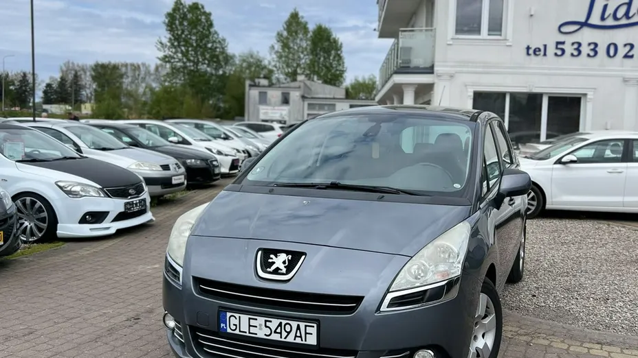PEUGEOT 5008 -