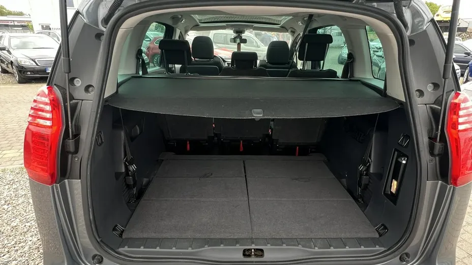 PEUGEOT 5008 -