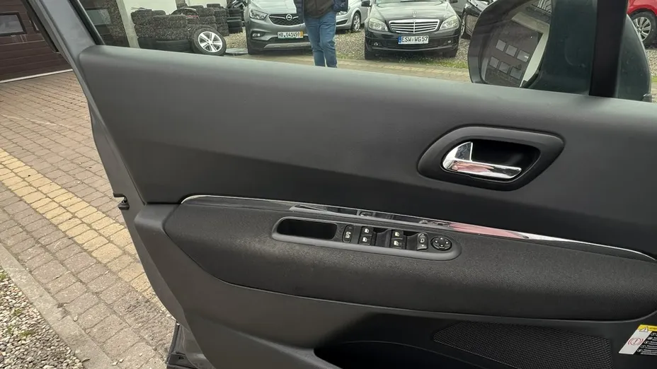 PEUGEOT 5008 -