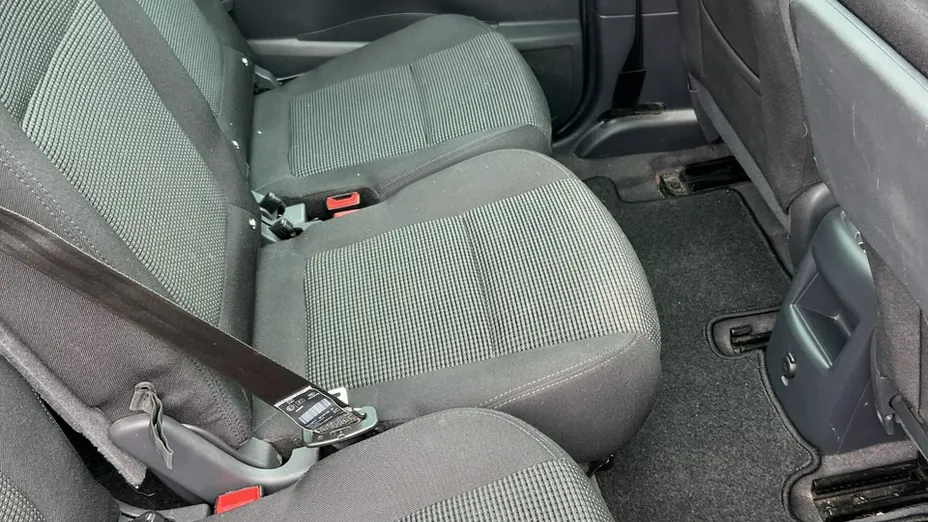 PEUGEOT 5008 -