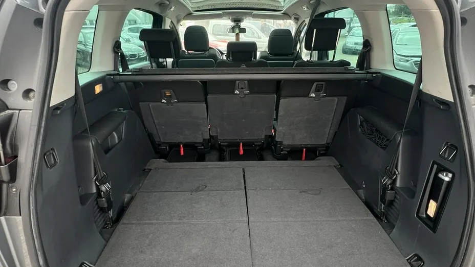 PEUGEOT 5008 -