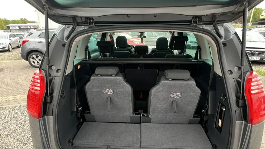 PEUGEOT 5008 -
