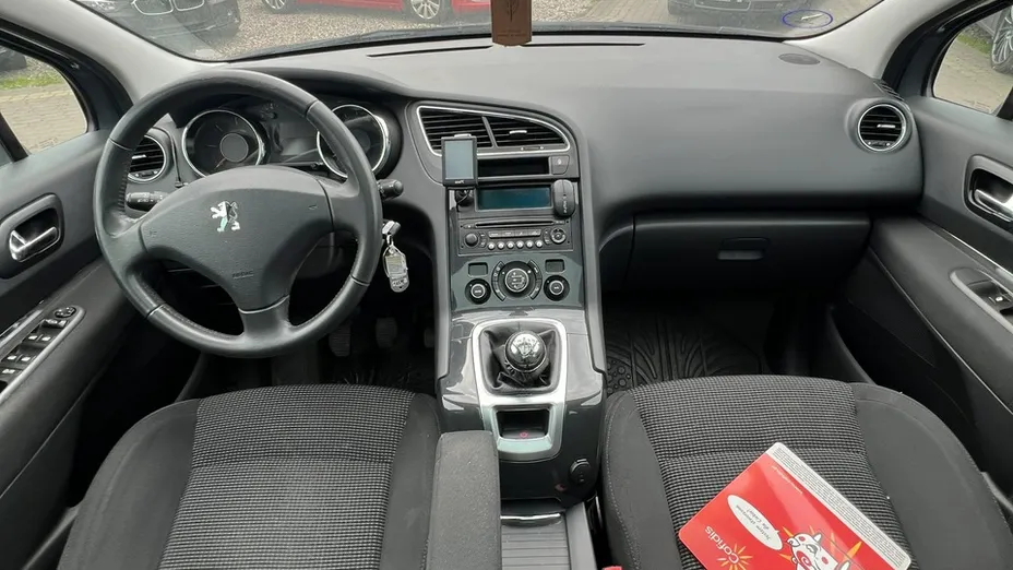 PEUGEOT 5008 -