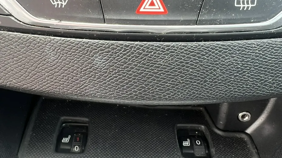 PEUGEOT 308 -