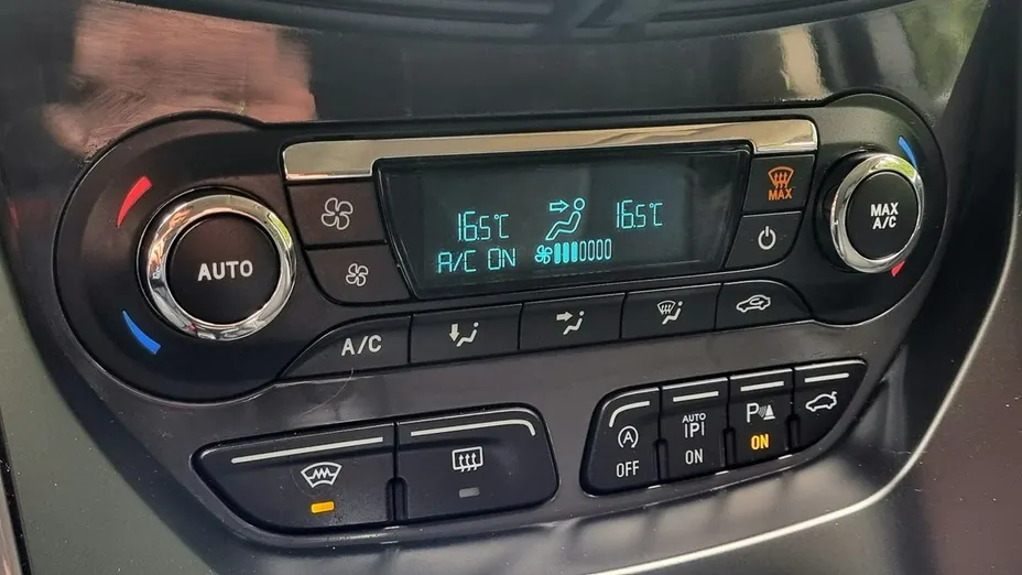 FORD Kuga -