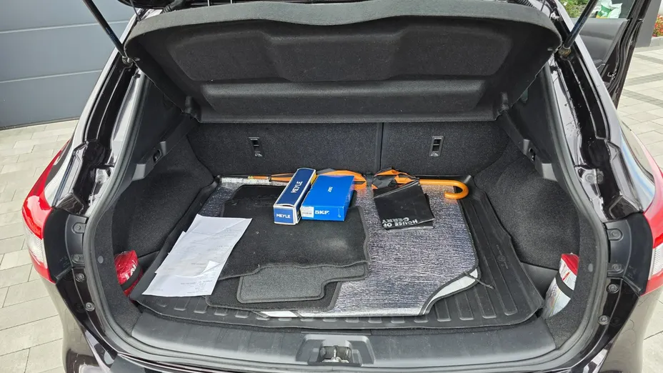 NISSAN Qashqai -