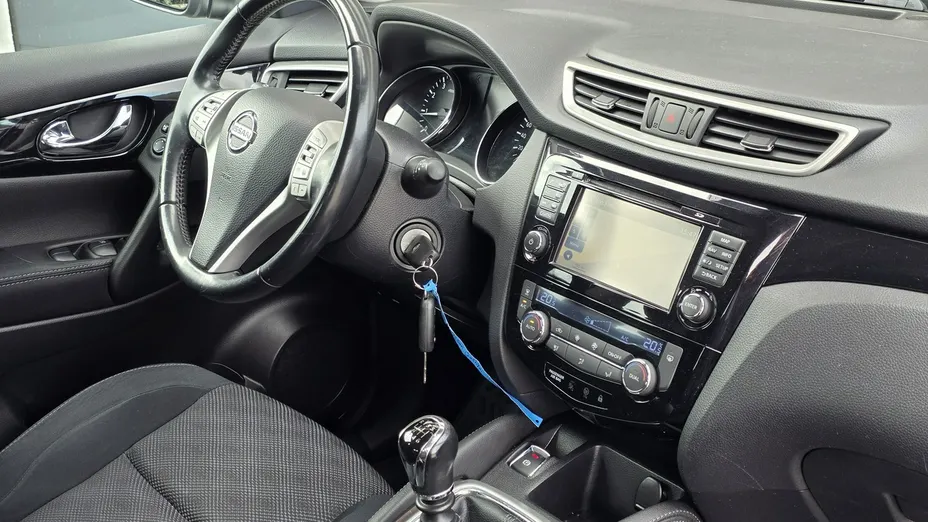 NISSAN Qashqai -