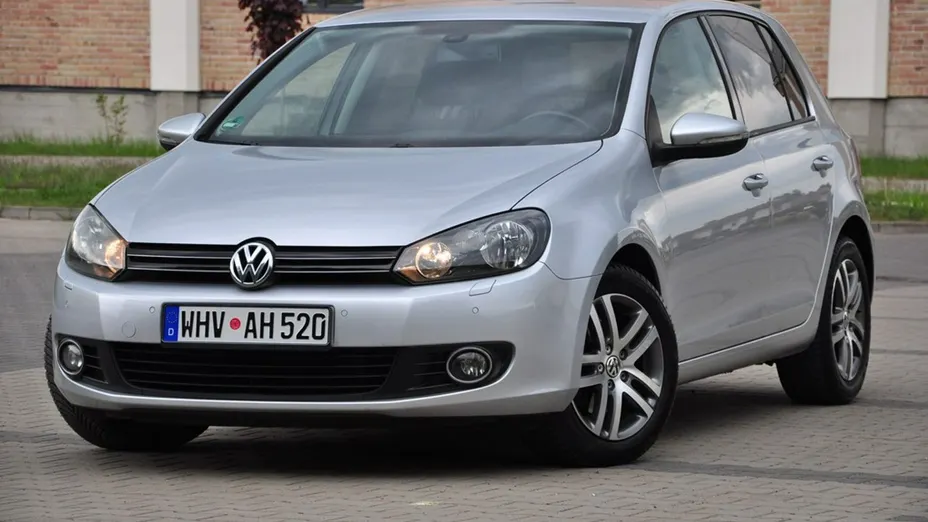 VOLKSWAGEN Golf -