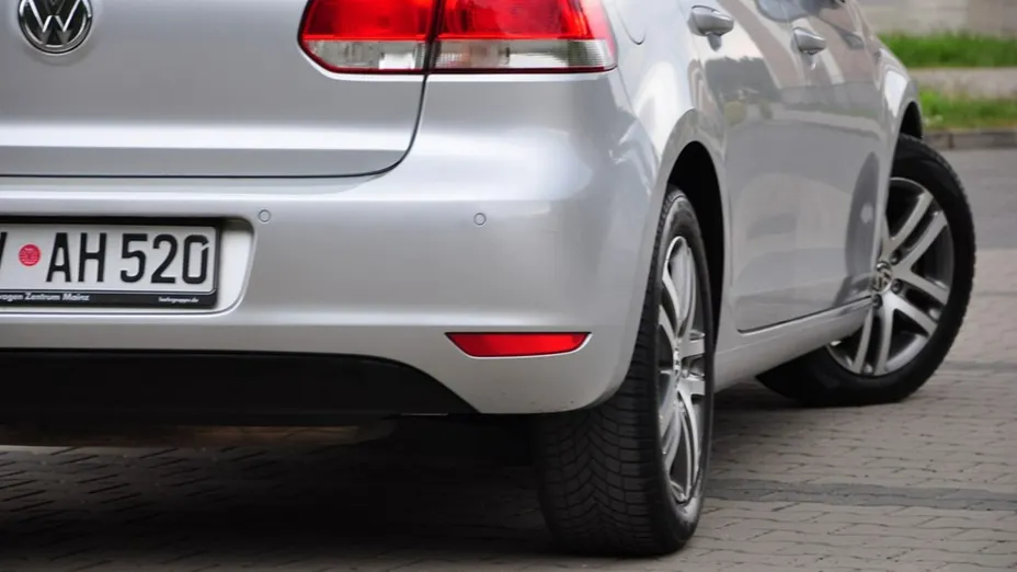 VOLKSWAGEN Golf -