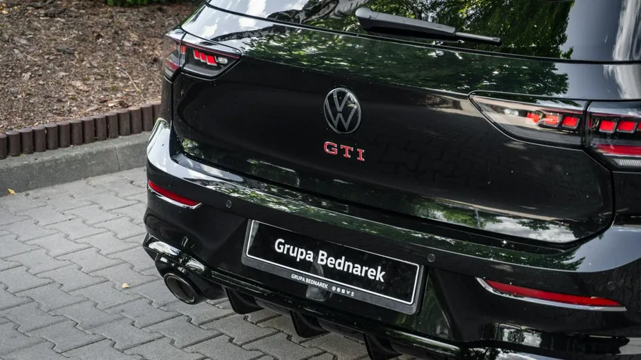 VOLKSWAGEN Golf -