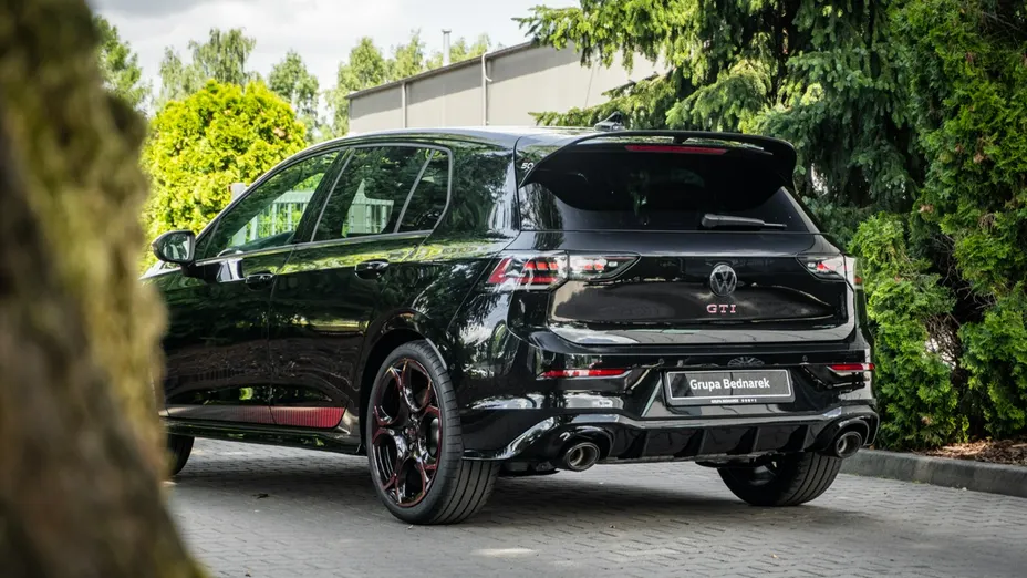 VOLKSWAGEN Golf -