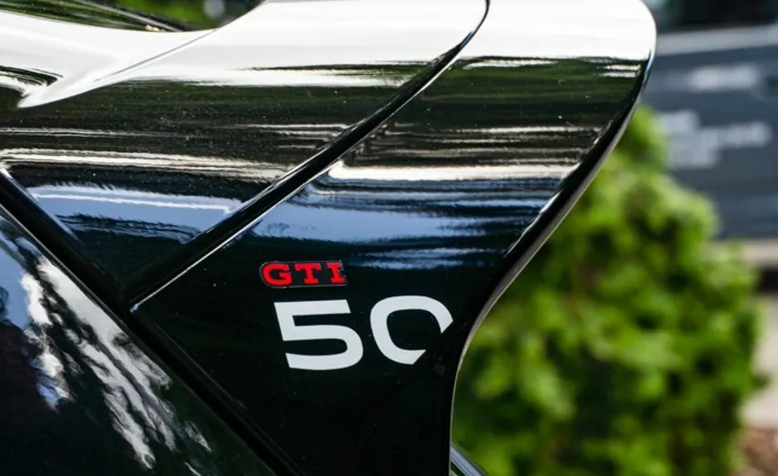 VOLKSWAGEN Golf -