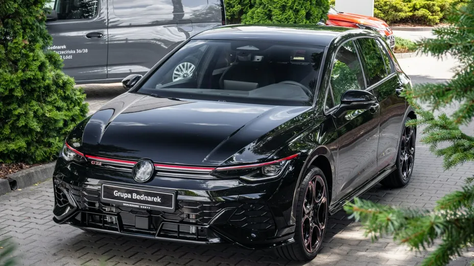 VOLKSWAGEN Golf -