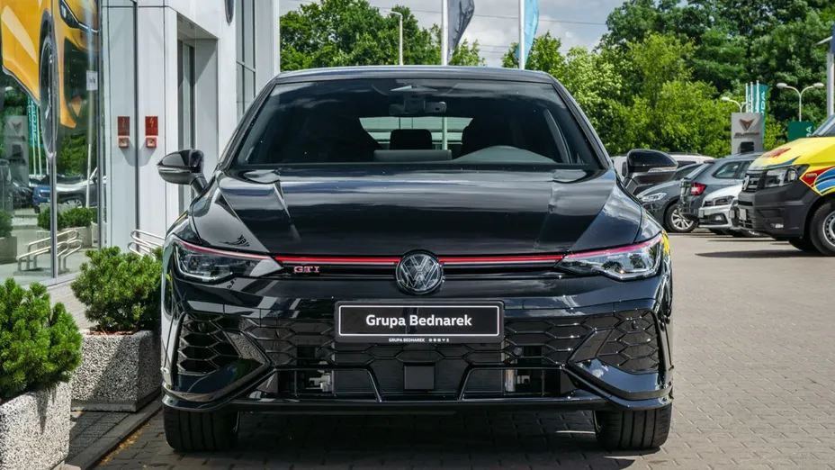 VOLKSWAGEN Golf -