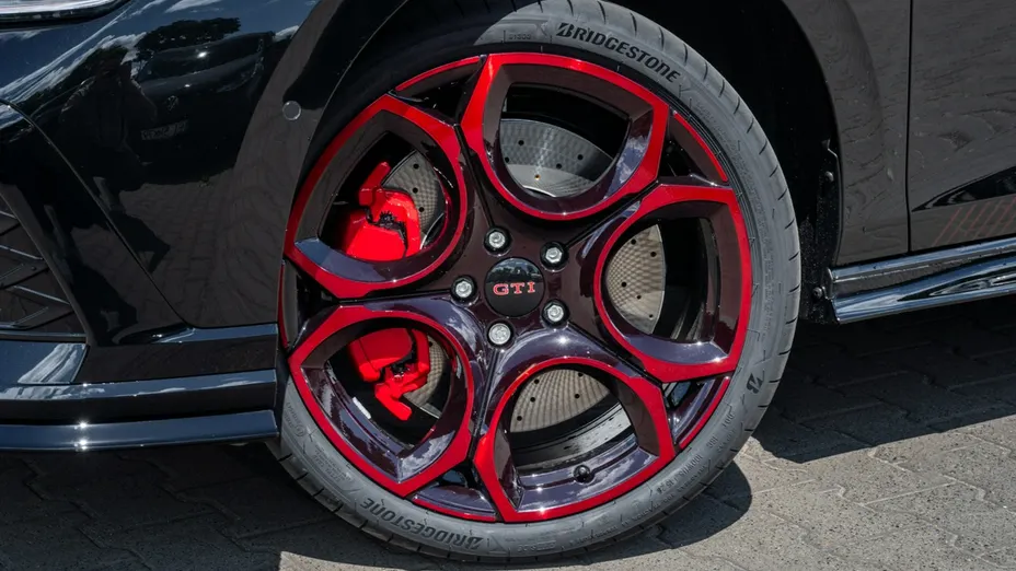 VOLKSWAGEN Golf -