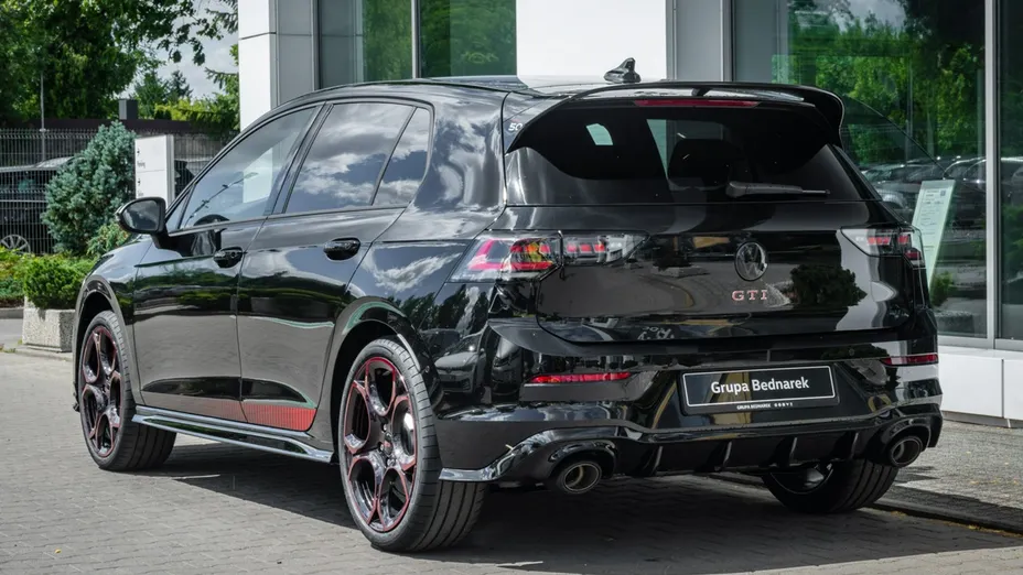 VOLKSWAGEN Golf -