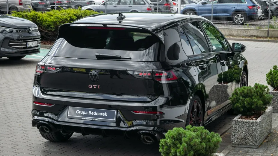 VOLKSWAGEN Golf -
