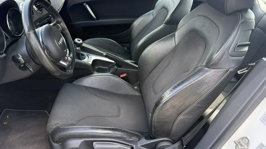 AUDI TT -