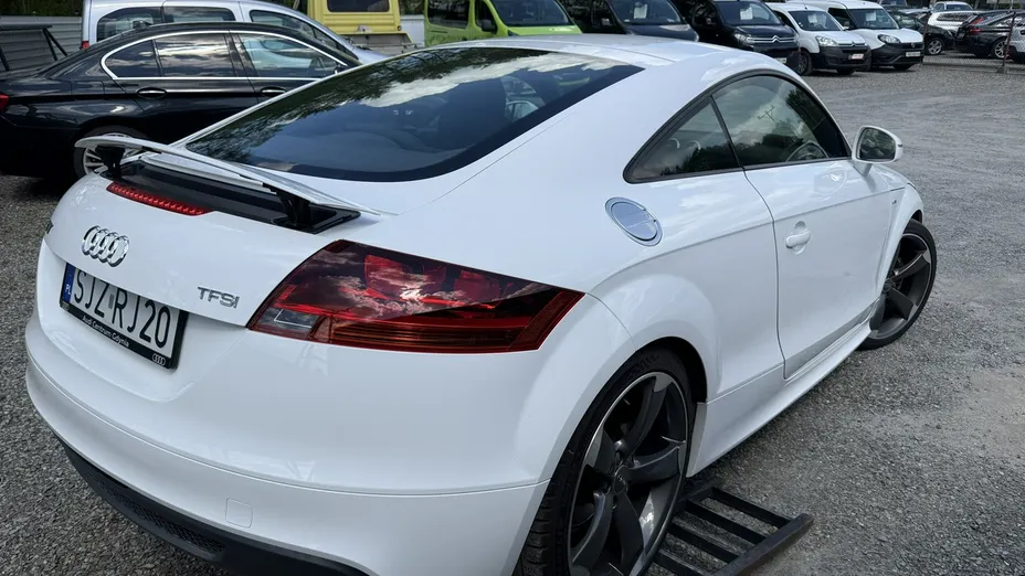 AUDI TT -