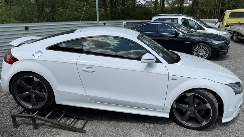 AUDI TT -