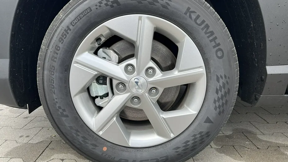 HYUNDAI Kona -