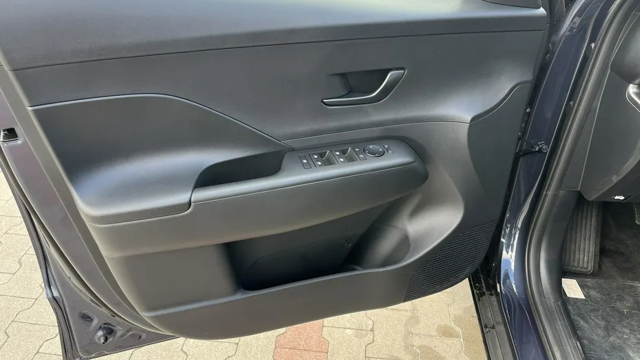 HYUNDAI Kona -