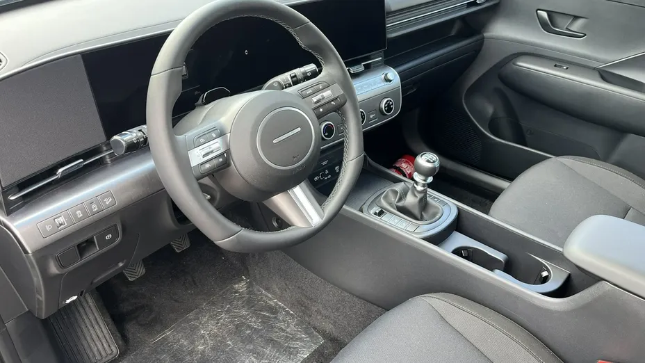 HYUNDAI Kona -