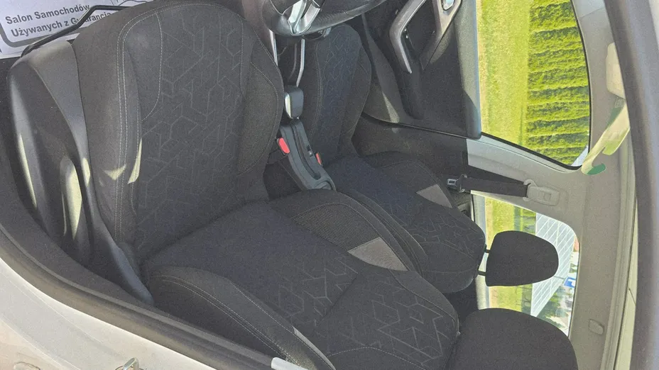 PEUGEOT 2008 -