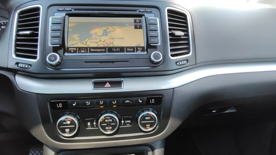 VOLKSWAGEN Sharan -