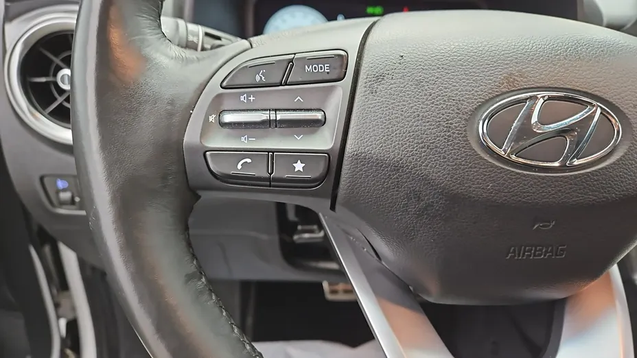 HYUNDAI Kona -