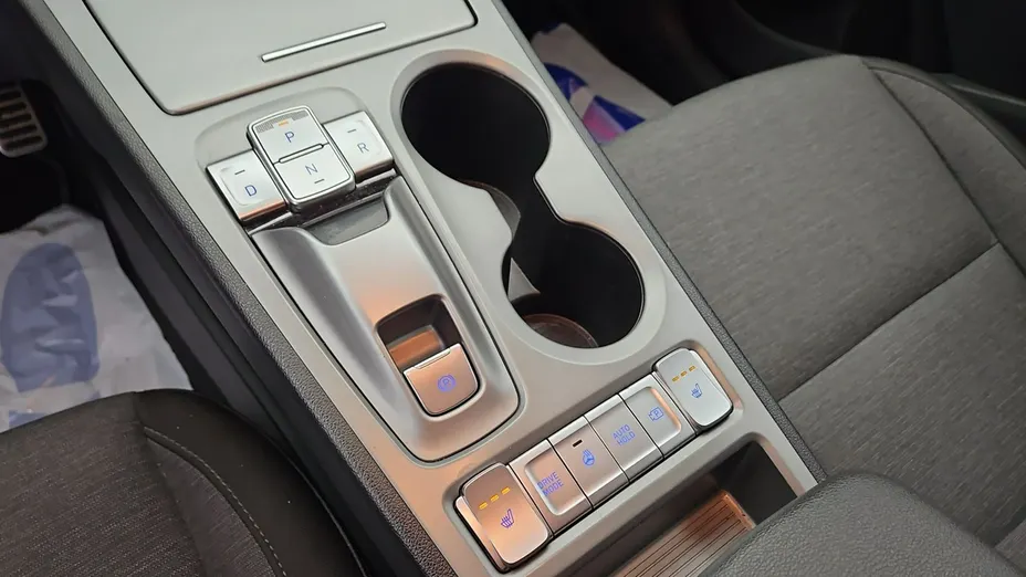HYUNDAI Kona -