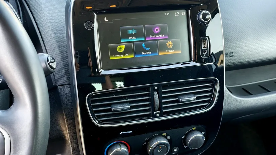 RENAULT Clio -