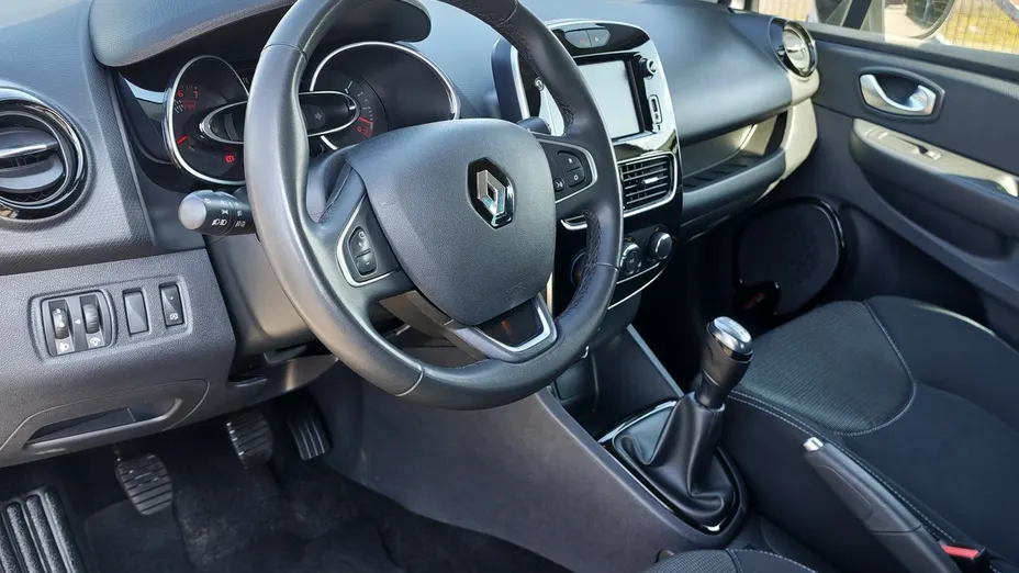 RENAULT Clio -
