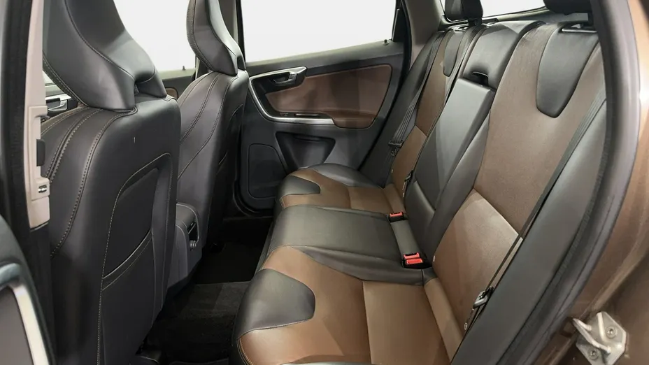 VOLVO XC60 -