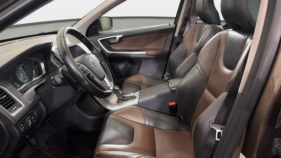 VOLVO XC60 -