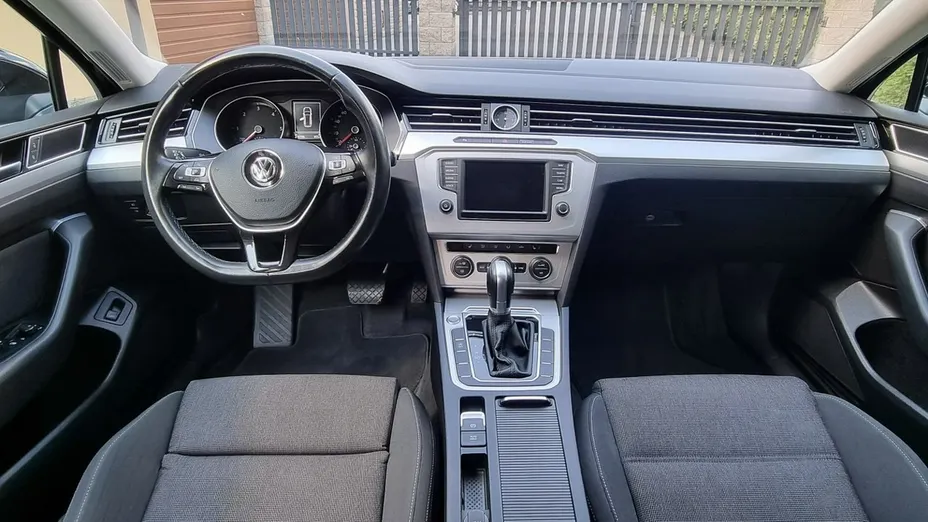 VOLKSWAGEN Passat -