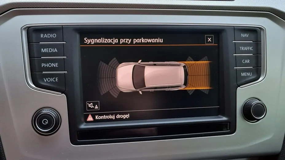 VOLKSWAGEN Passat -