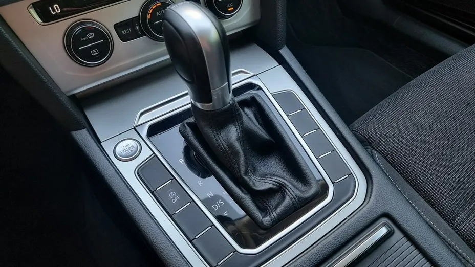 VOLKSWAGEN Passat -