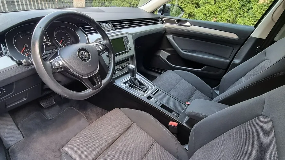 VOLKSWAGEN Passat -