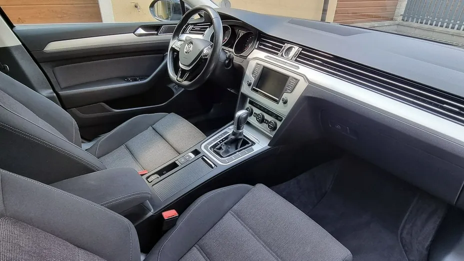 VOLKSWAGEN Passat -