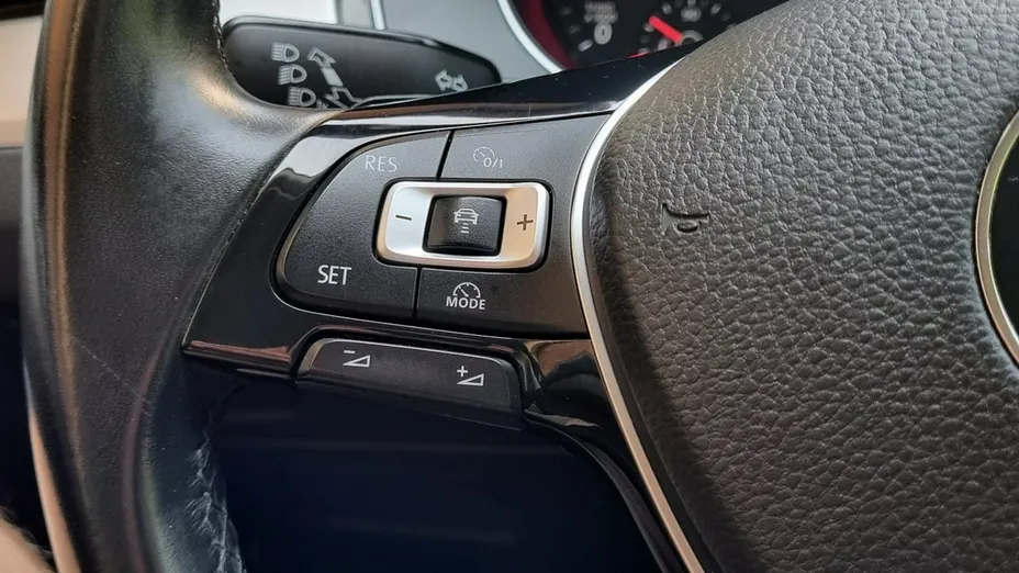 VOLKSWAGEN Passat -
