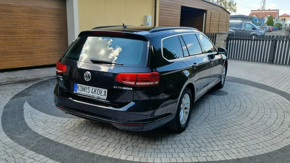 VOLKSWAGEN Passat -