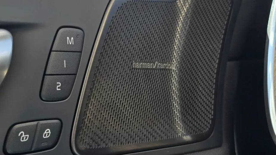 VOLVO XC60 -