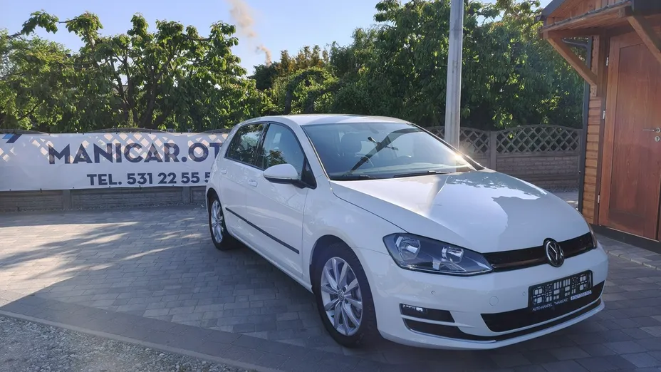 VOLKSWAGEN Golf -